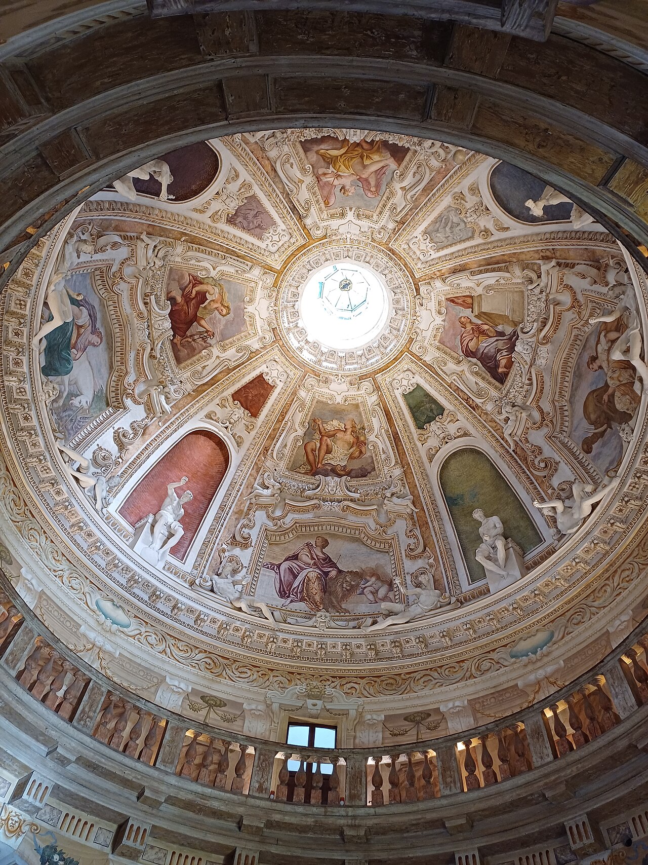 The frescoed dome interior of Villa La Rotonda